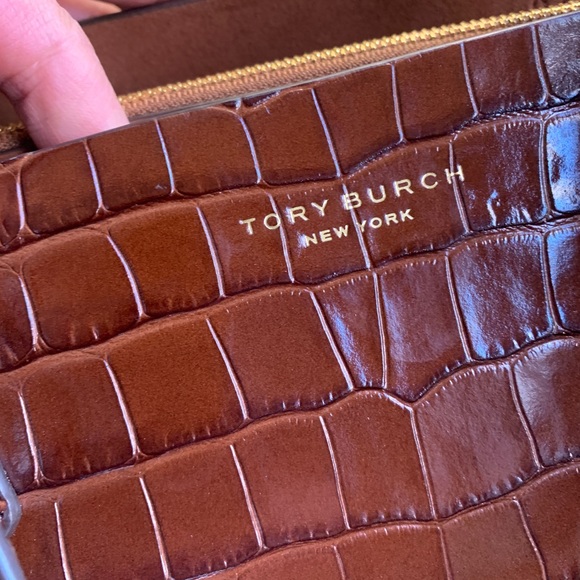 SOLD⛔️Authentic TORY BURCH Embossed leather triple compartment tote - Picture 15 of 15